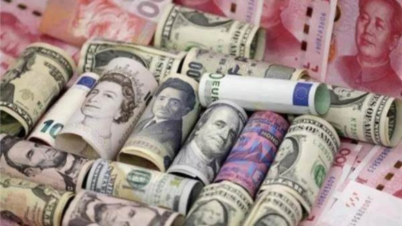 تحركات طفيفة في أسعار العملات الأجنبية لدى البنك الأهلي بنهاية التعاملات الأسبوعية